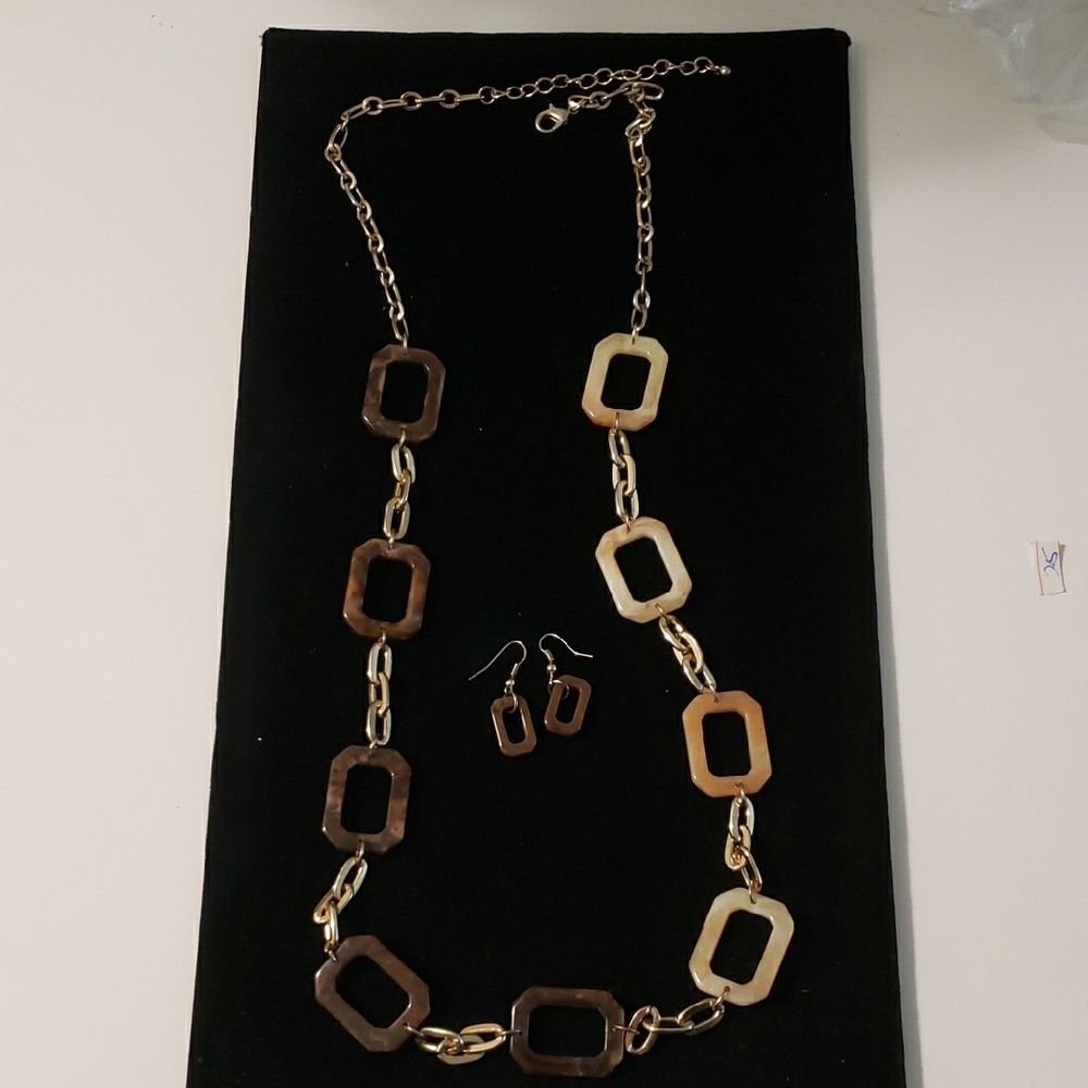 Elegant Brown and Cream Necklace and Earrings Set